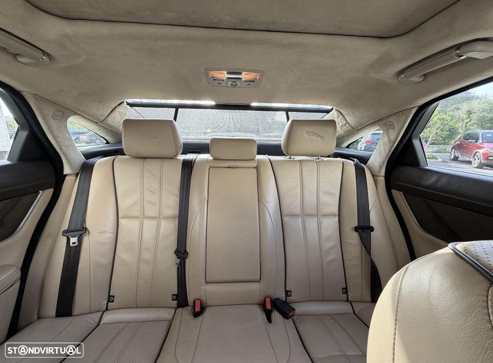 Jaguar XJ 3.0 D V6 LWB Portfolio - 8