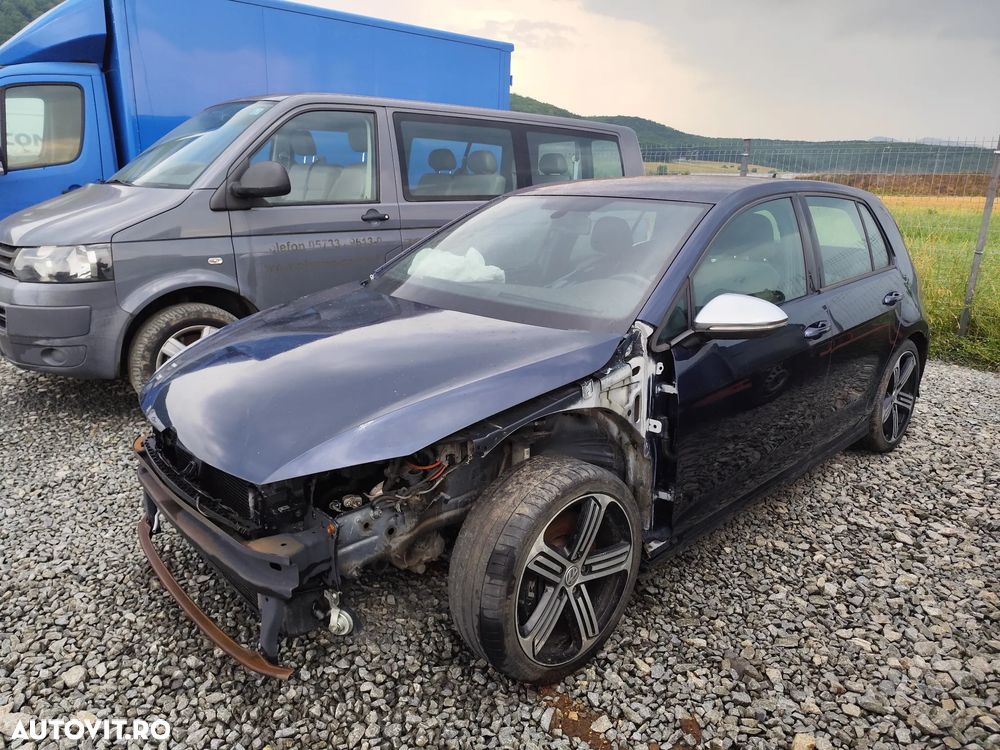 Volkswagen Golf - 6