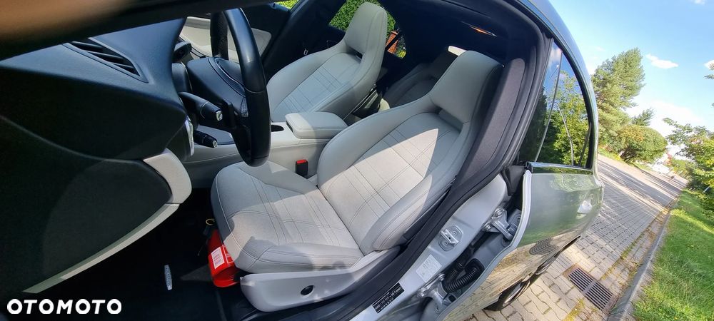 Mercedes-Benz CLA 200 7G-DCT Urban - 30