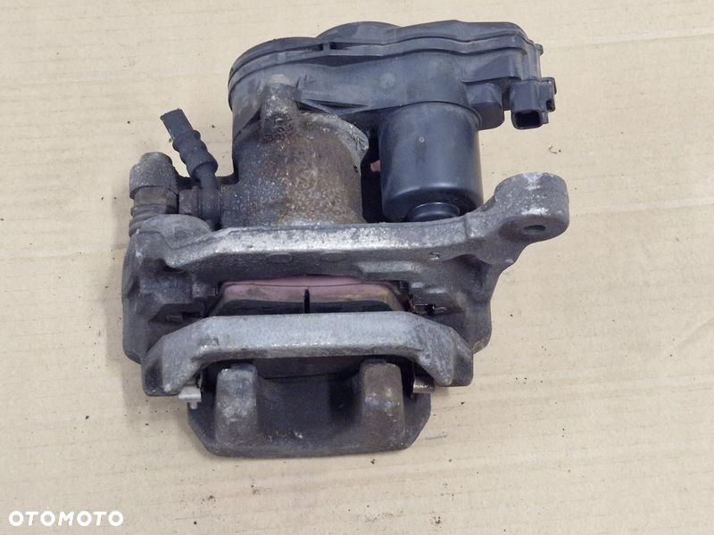MITSUBISHI OUTLANDER III 3 LIFT 2.4 B HYBRYDA ZACISK HAMULCOWY LEWY TYŁ - 8