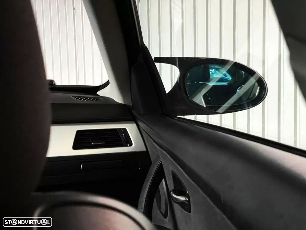 BMW 320 i Coupe - 32