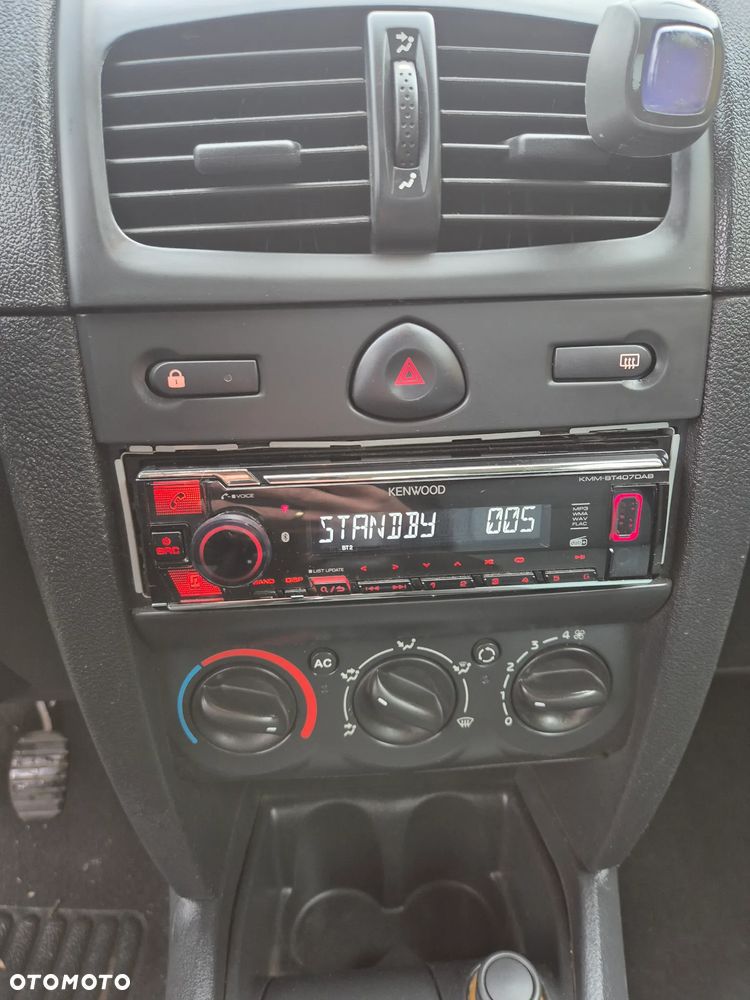 Renault Clio 1.4 16V Campus - 10