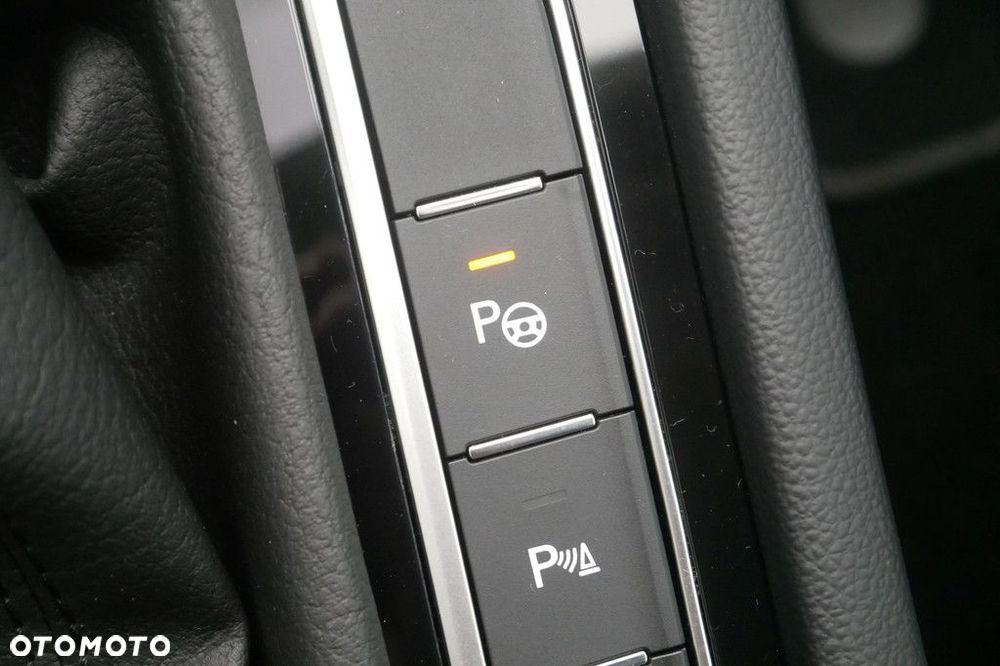 Volkswagen Passat Variant 2.0 TDI SCR Business DSG - 23