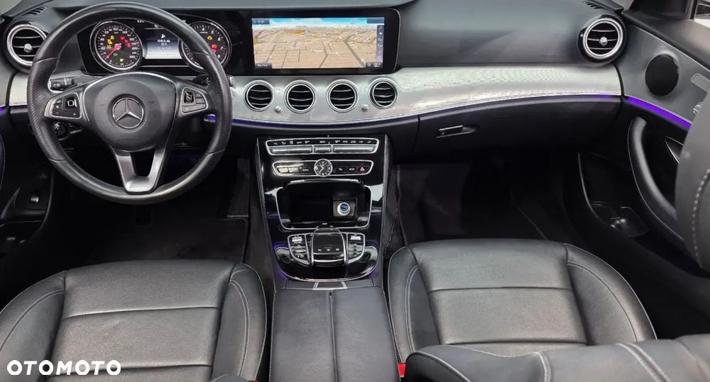 Mercedes-Benz Klasa E 300 9G-TRONIC AMG Line - 6