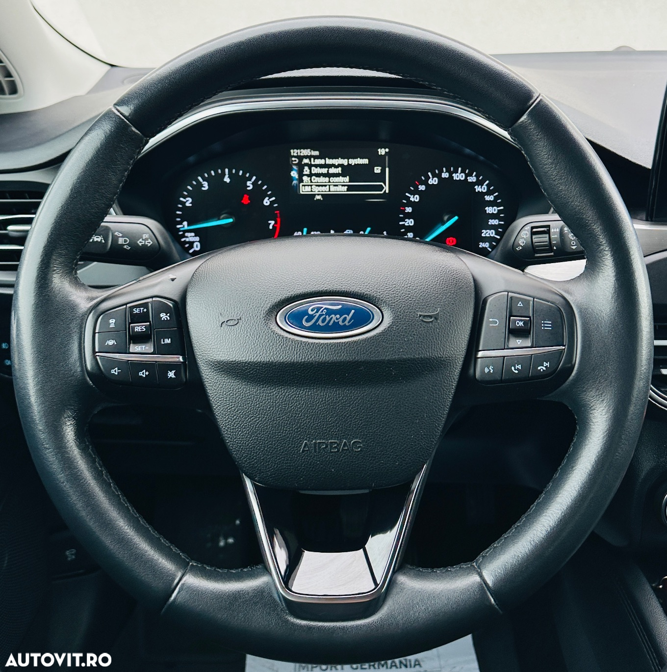 Ford Focus 1.0 EcoBoost Hybrid Aut. COOL&CONNECT DESIGN - 37
