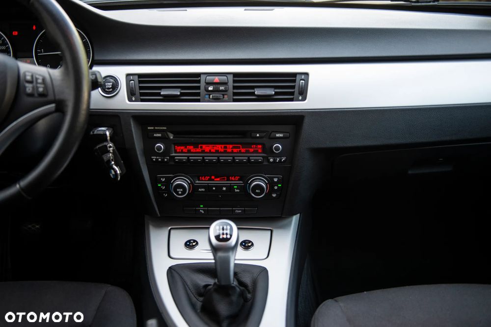 BMW Seria 3 320d - 28
