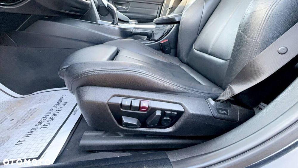 BMW Seria 3 335i Sport-Aut Sport Line - 15