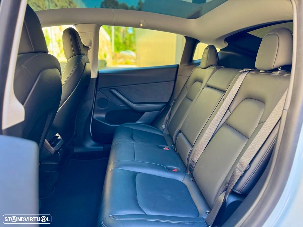Tesla Model Y Long Range Dual Motor AWD - 26