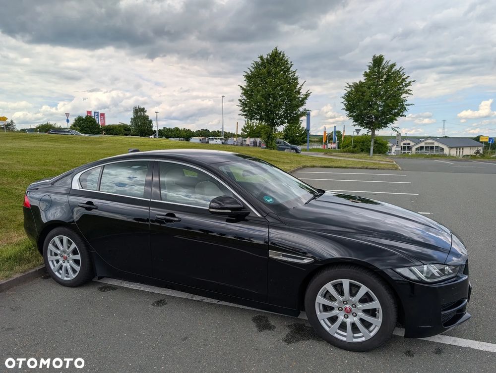 Jaguar XE 20d Prestige - 5