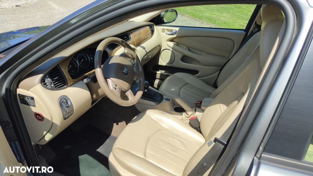 Jaguar X-Type 2.2 - 6