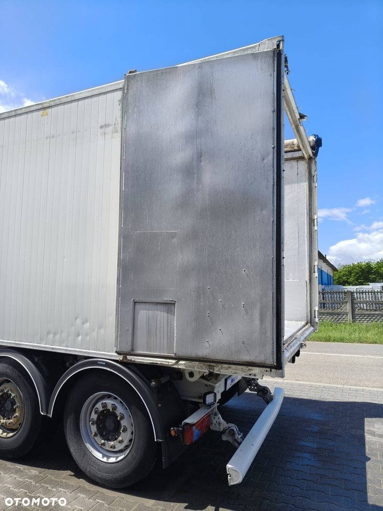 Benalu WYWROTKA 56m3 ALUMINIOWA / OSIE MERCEDES/OŚ PODNOSZONA / DRZWI / SZYBER ZBOŻOWY - 21