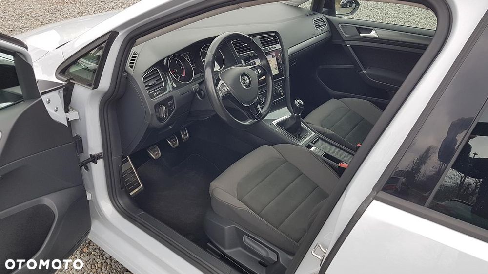 Volkswagen Golf 1.6 TDI BMT Comfortline - 23