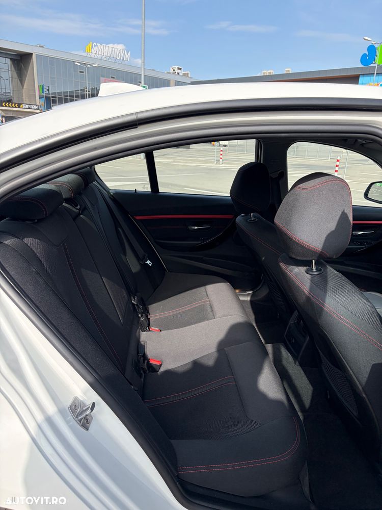 BMW Seria 3 320d Aut. Sport Line - 28