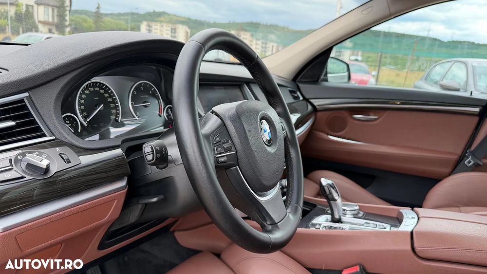 BMW Seria 5 520d Aut. Luxury Line - 16