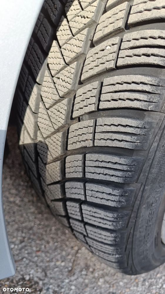 Mercedes-Benz Klasa C 180 CGI BlueEFFICIENCY Avantgarde - 14