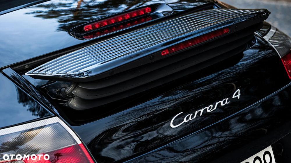 Porsche 911 Carrera 4 - 8