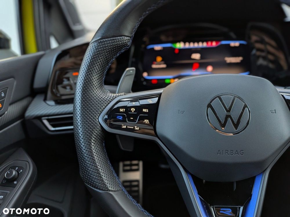 Volkswagen Golf - 24