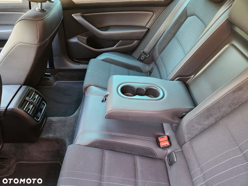 Volkswagen Passat 2.0 TDI SCR DSG 4Motion Business - 12