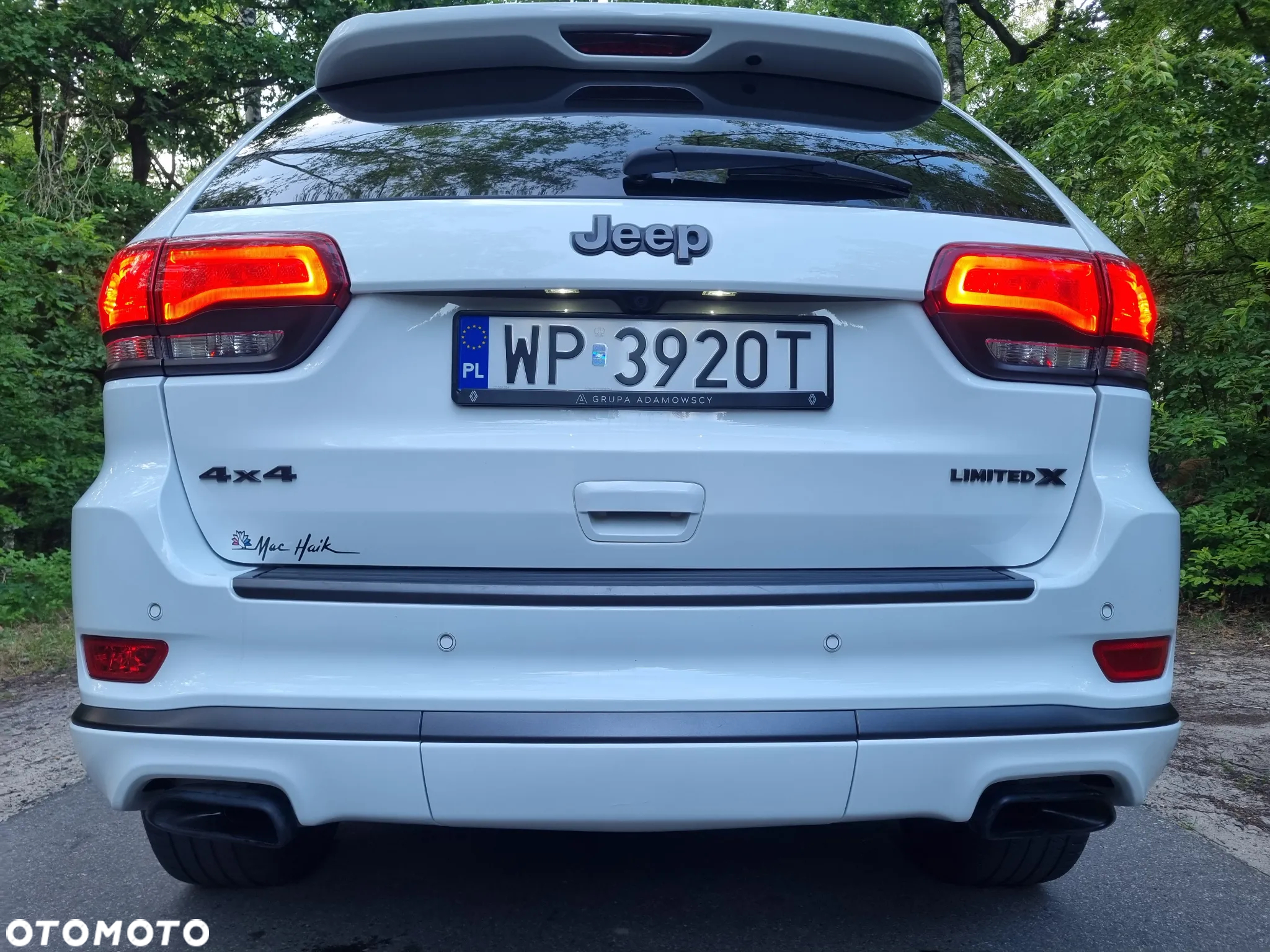 Jeep Grand Cherokee - 12