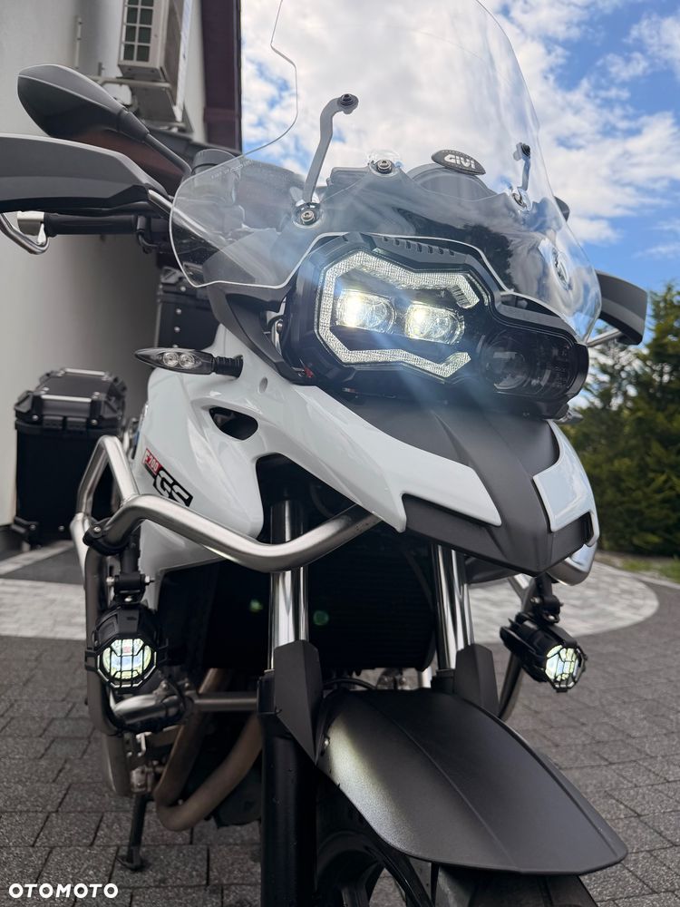 BMW F - 11