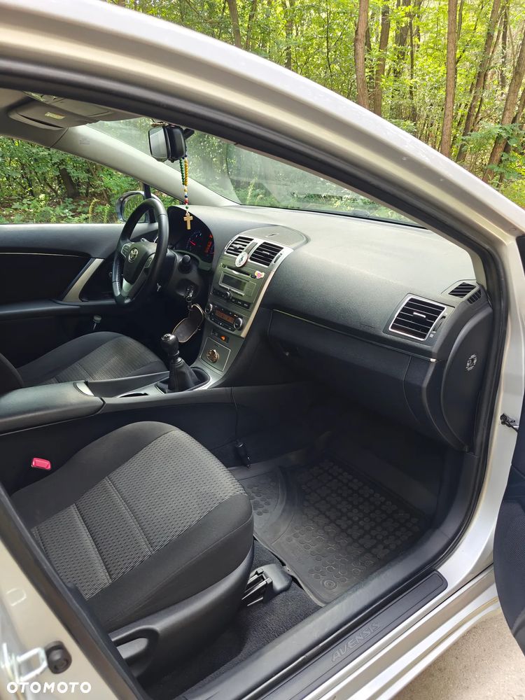 Toyota Avensis 2.0 D-4D Premium - 15