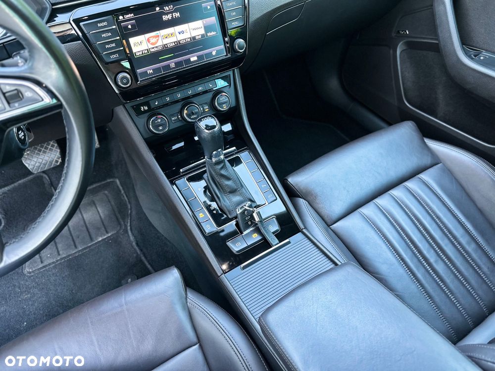 Skoda Superb 2.0 TDI L&K DSG - 17