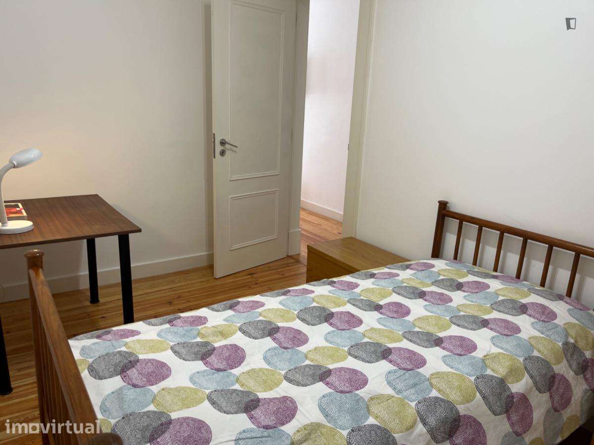 Quarto - localizado em Penha Lisbon - Grande imagem: 5/12