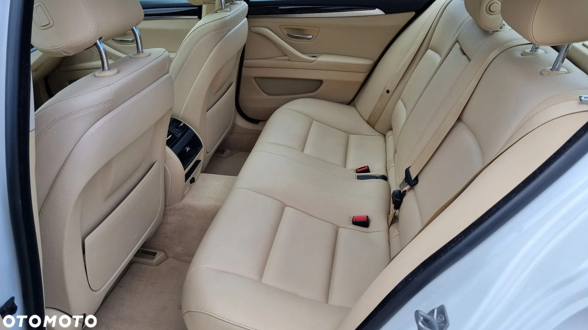 BMW Seria 5 528i - 24