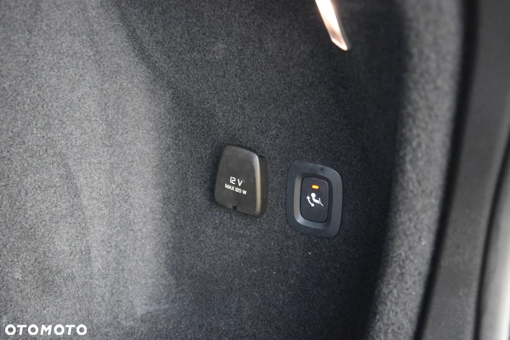 Volvo V60 B4 D Geartronic Momentum Pro - 24