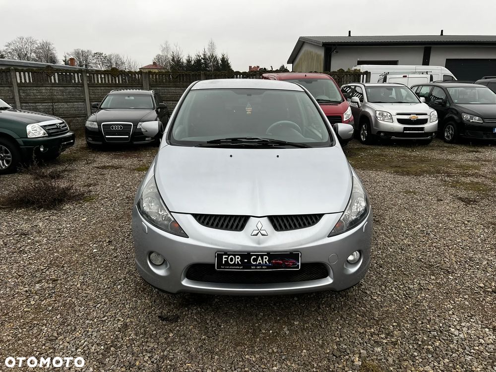 Mitsubishi Grandis 2.4 Intense - 9