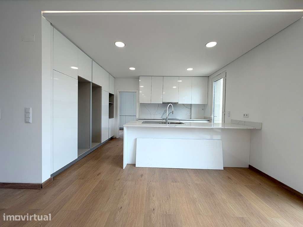 Moradia T4 Térrea Nova com Piscina, 3 Suites a venda em Azeitão - Grande imagem: 3/25