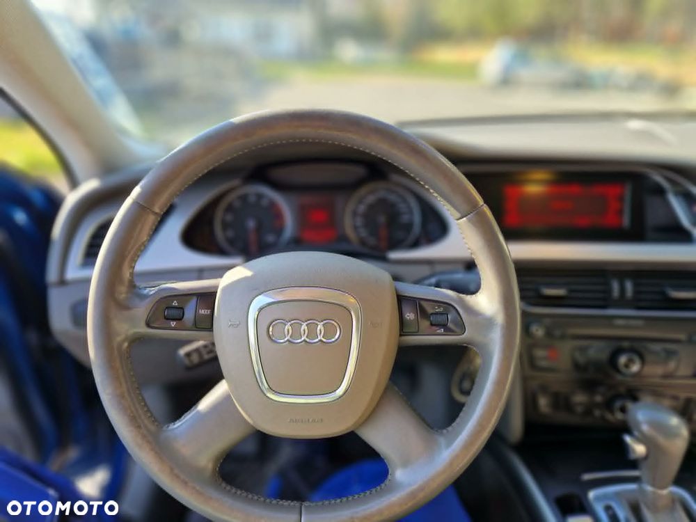 Audi A4 Limousine - 11