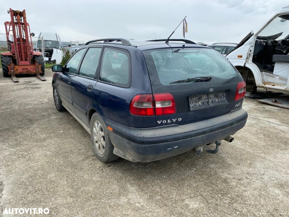 Dezmembrez piese Volvo V40 - 3