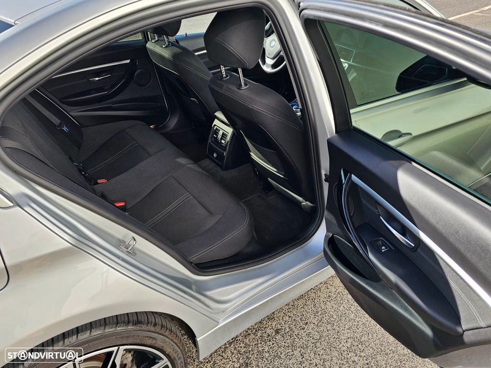 BMW 318 d Line Sport Auto - 11