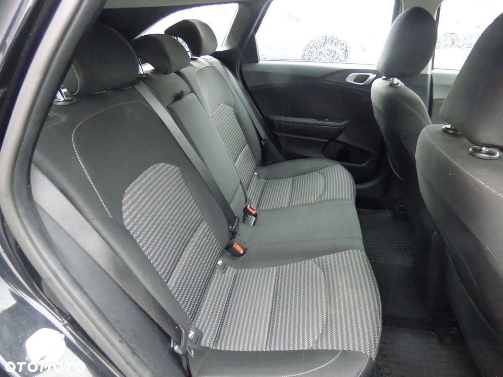 Kia Ceed - 10