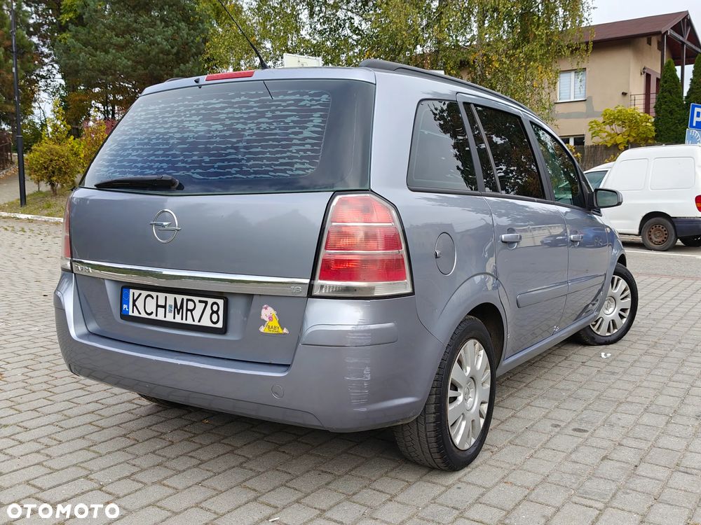 Kia Carnival V6 Executive - 4