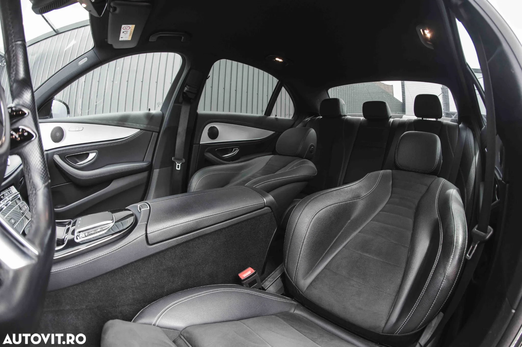 Mercedes-Benz E 300e 4Matic 9G-TRONIC Edition AMG Line - 31