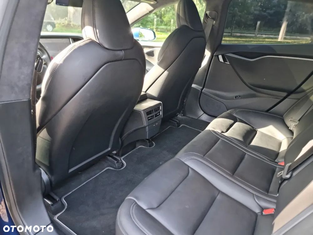 Tesla Model S - 14