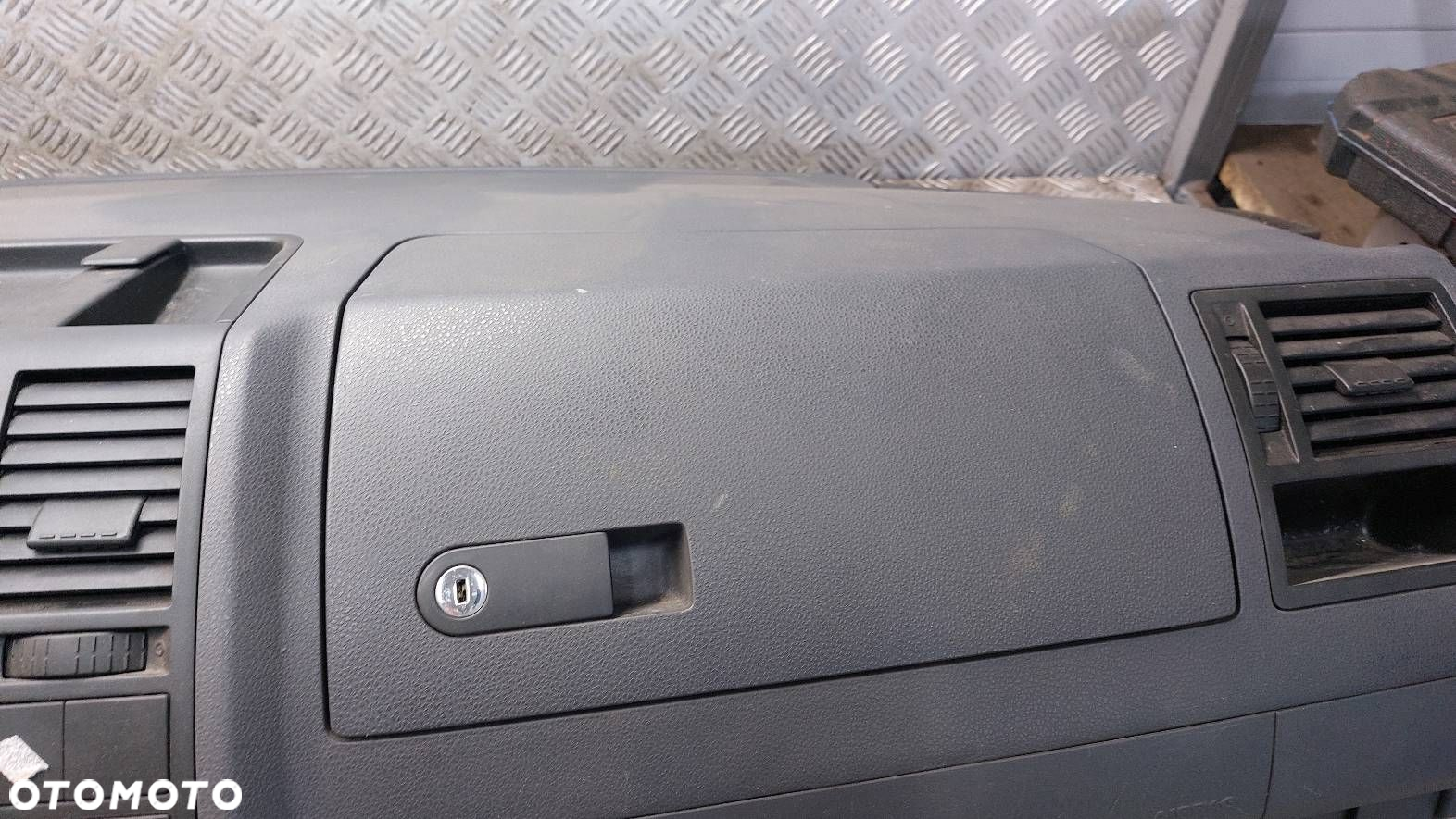 KOKPIT DESKA ROZDZIELCZA VW TRANSPORTER T5 - 4