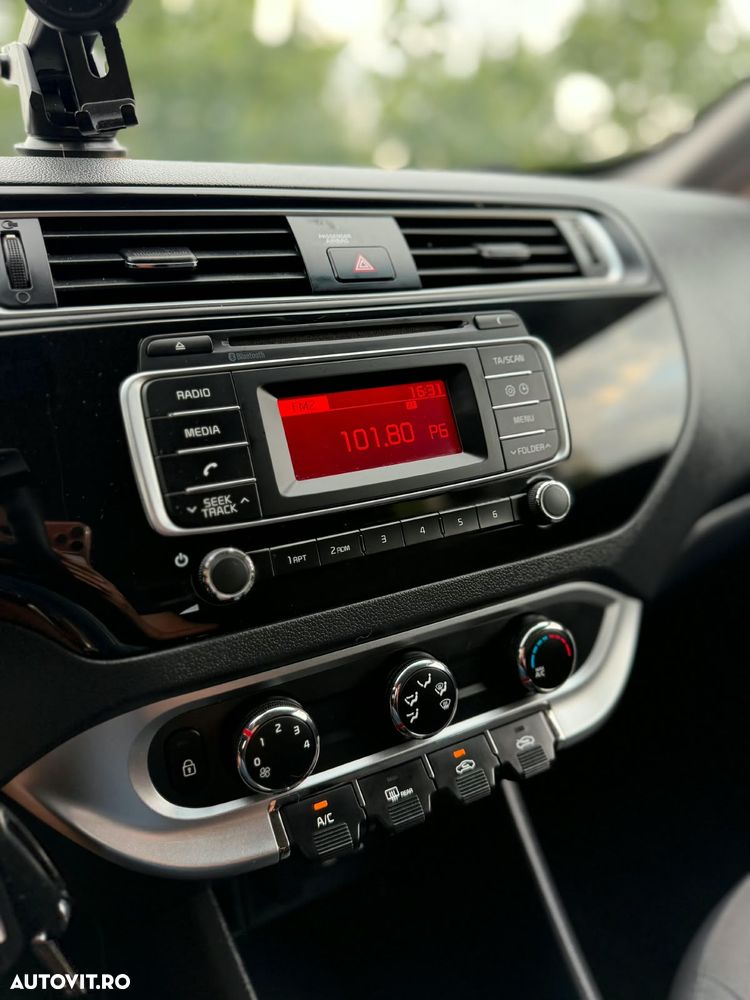 Kia Rio - 11