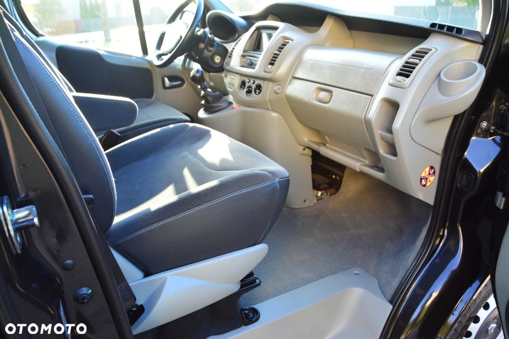 Renault Trafic FAP Grand Passenger Black Edition - 24