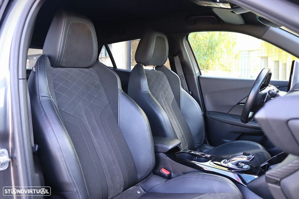 Peugeot 2008 1.2 PureTech GT EAT8 - 33