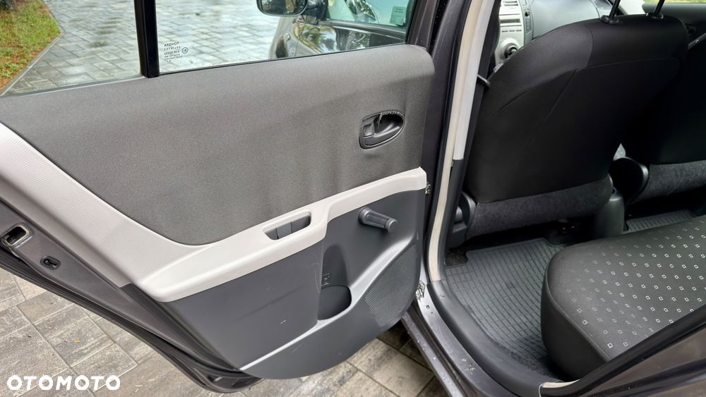 Toyota Yaris - 36