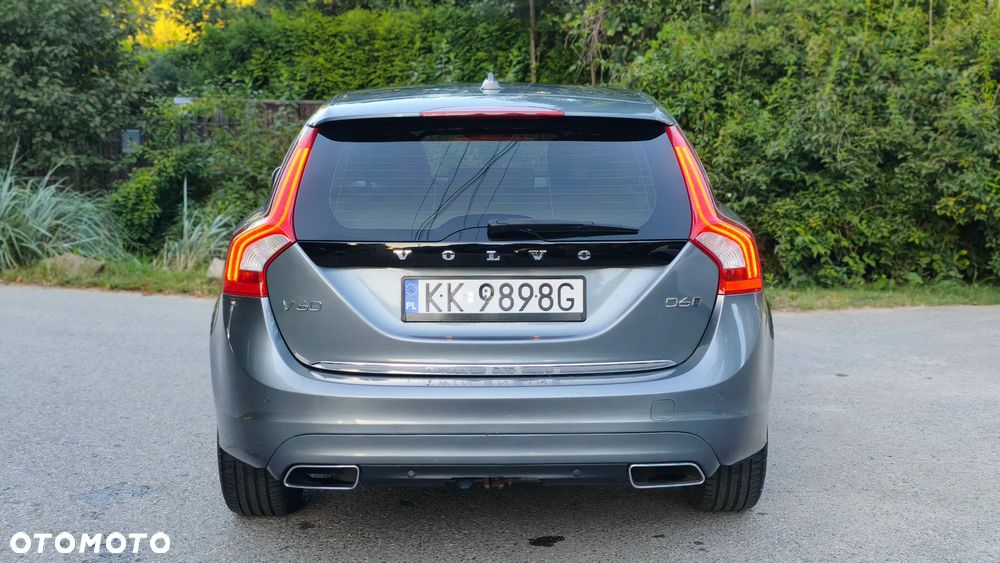 Volvo V60 D6 AWD Plug-in Hybrid Summum - 10