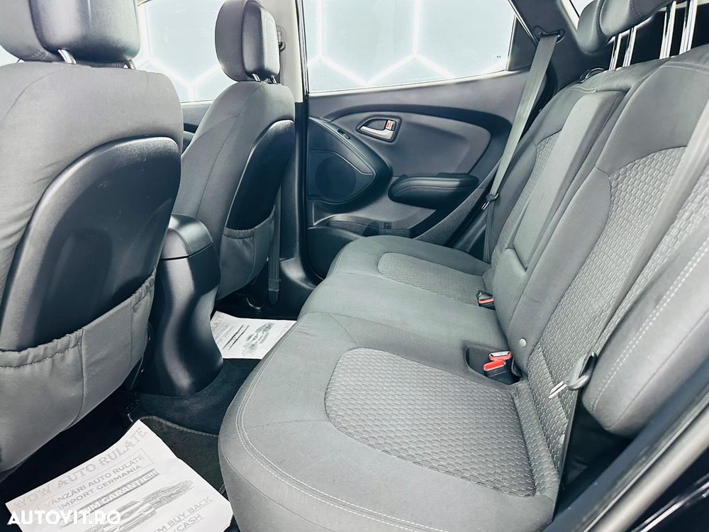 Hyundai ix35 1.7 CRDI 2WD blue Finale Silver - 16