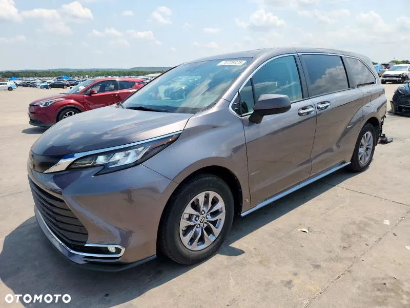 Toyota Sienna - 2