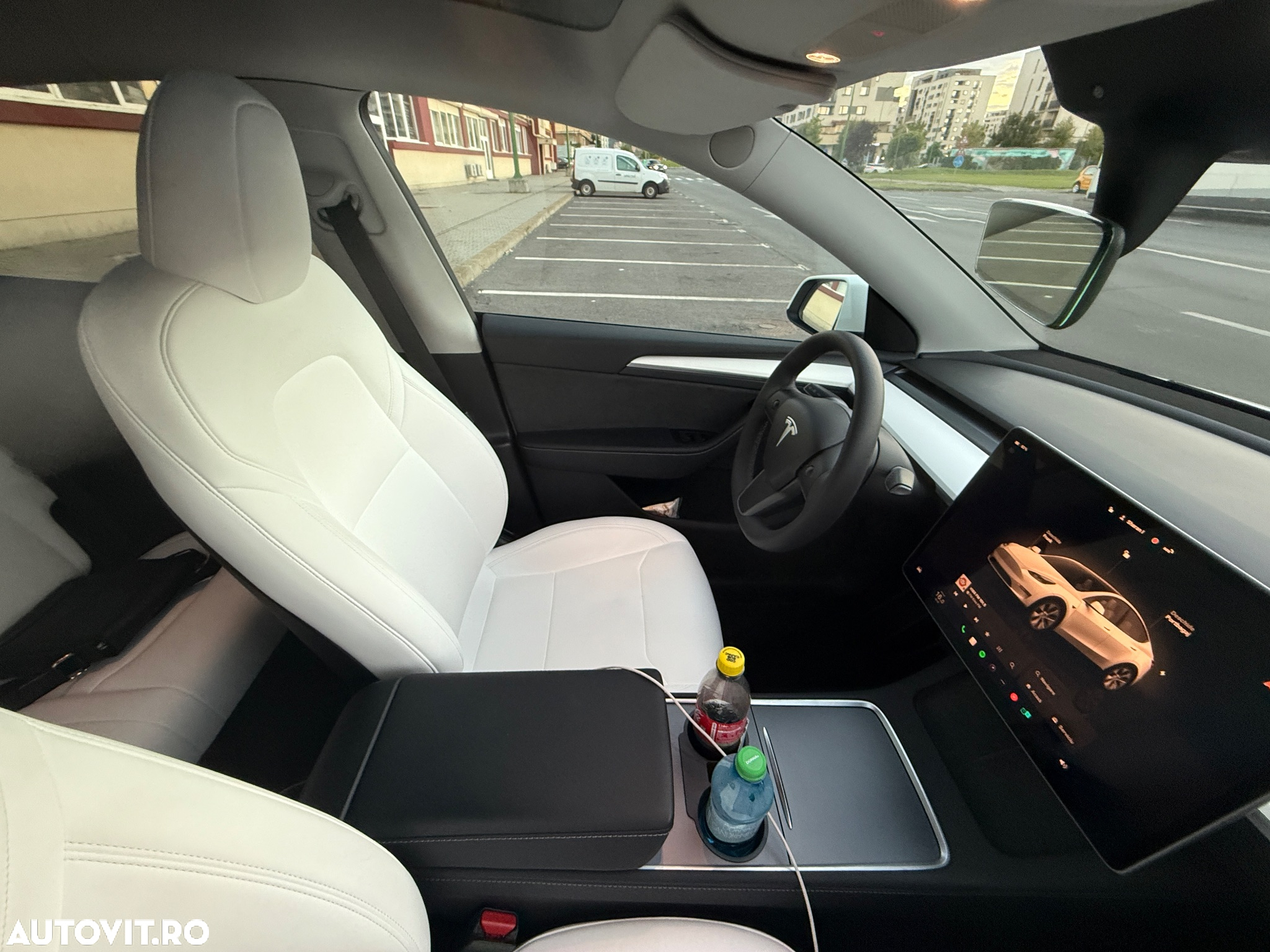 Tesla Model Y Long Range Dual Motor AWD - 9