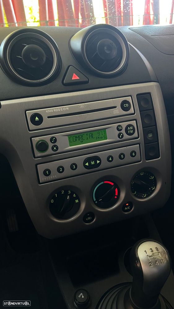 Ford Fiesta 1.25 Trend - 13