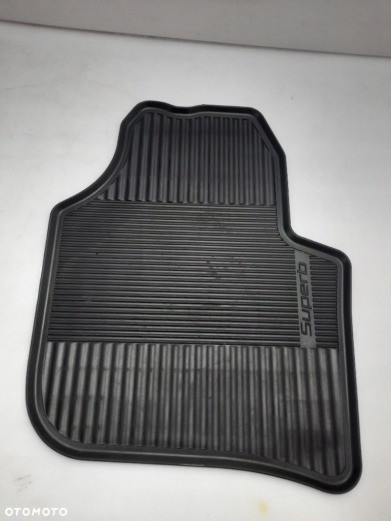SKODA SUPERB II KOMBI DYWANIKI WYCIERACZKI GUMOWE 3T1862435 ORYGINAŁ SUPER - 13
