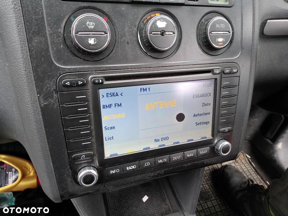 Radioodtwarzacz CD nawigacja VW Touran I - 2